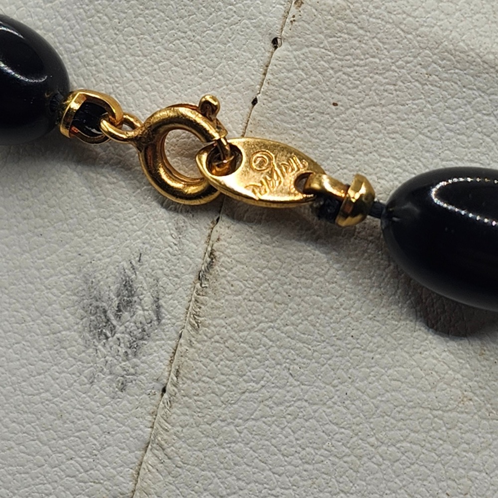 Trifari Vintage Black Oval Bead Knotted Necklace Gold Tone Spring Ring Clasp - Picture 7 of 8